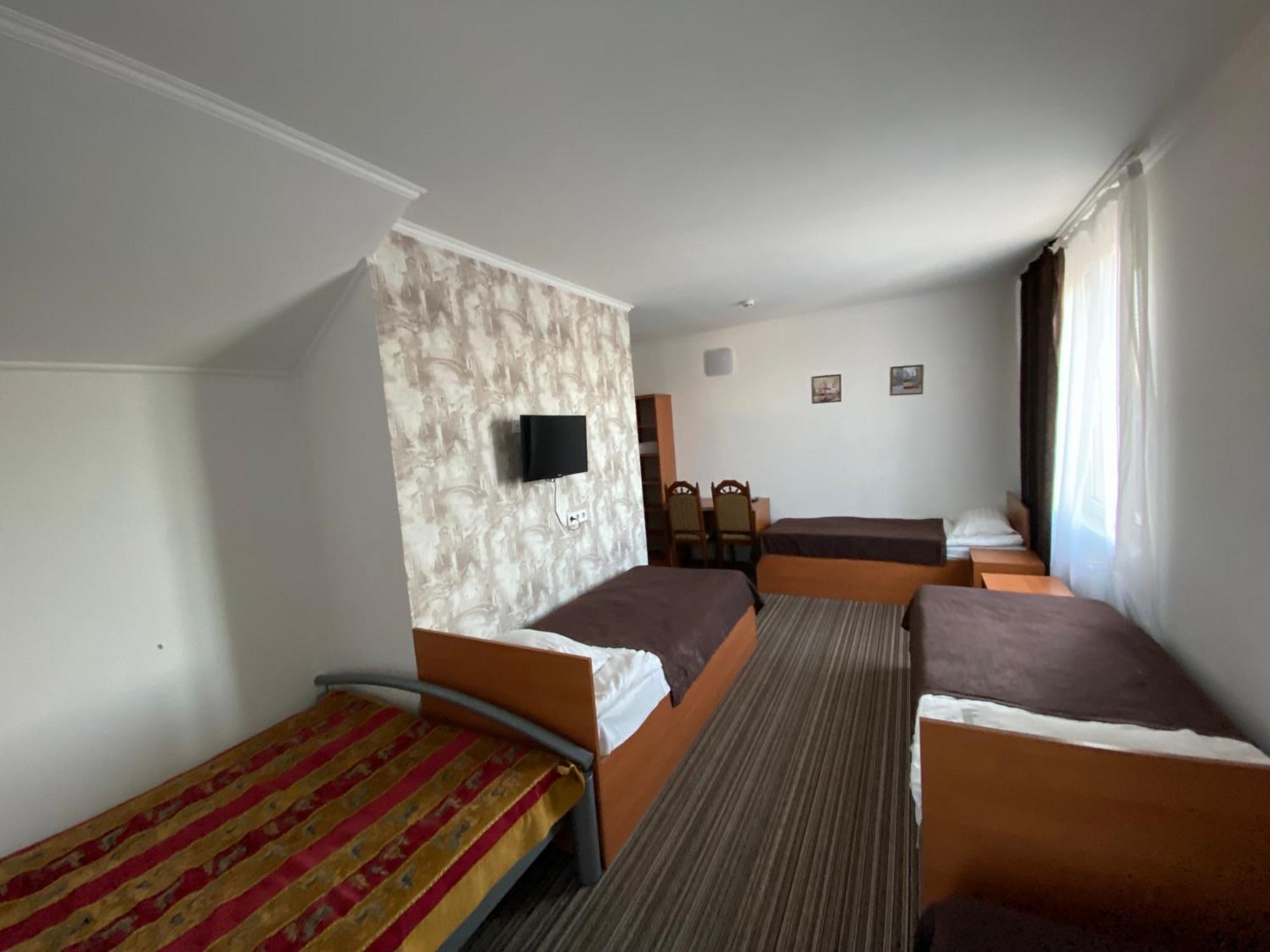 Autopark Hotel ลวีฟ ภายนอก รูปภาพ