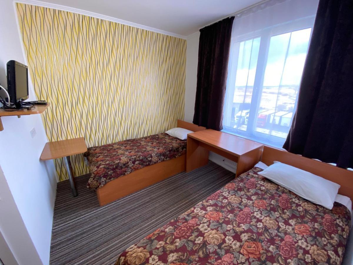 Autopark Hotel ลวีฟ ภายนอก รูปภาพ